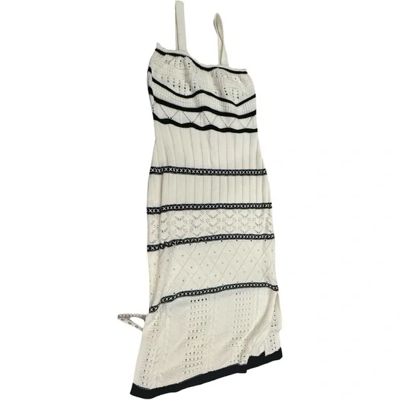 Elegant Cream and Black Knit Dress - Picture 6 of 16